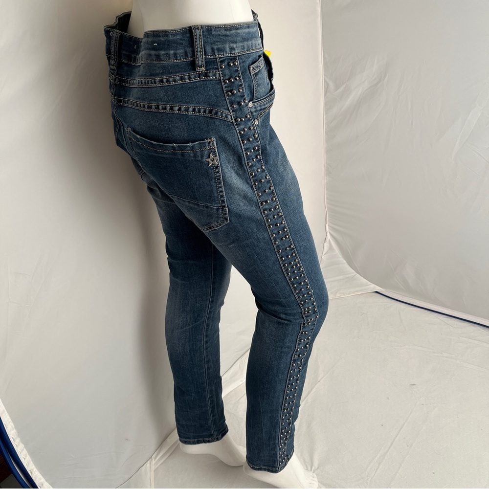 Jewelly studded embellished stretch blue jeans